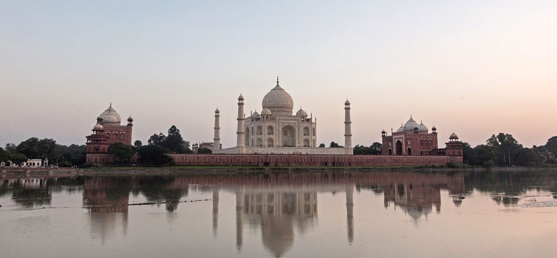 Tour Guide For Taj Mahal India